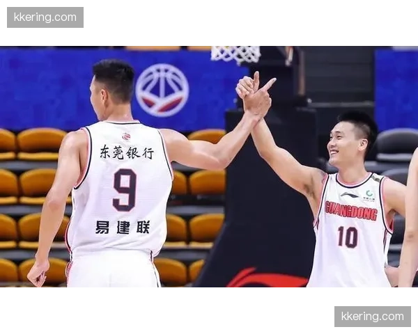 深圳队本土侧翼爆发进攻高效 四外援轮换保障阵容深度