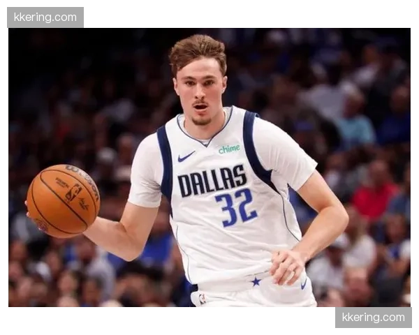 新秀弗拉格场均21分6.7篮板,独行侠状元展现全面技术特点 新秀弗拉格场均21分6.7篮板,独行侠状元展现全面技术特点